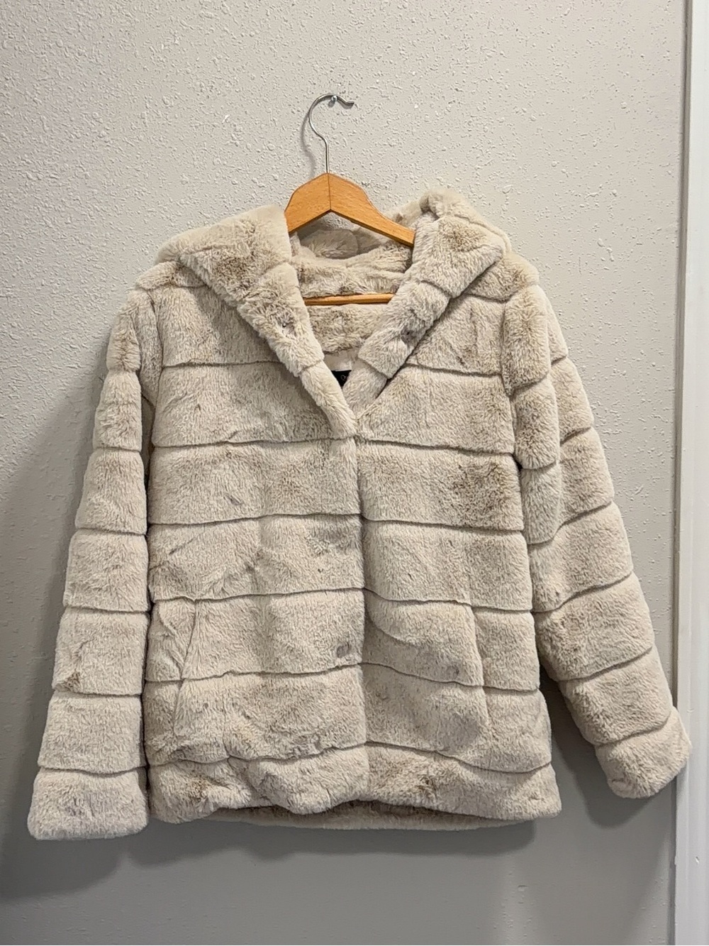 NWT Quince Women Hooded Faux Fur Jacket Latte Tan Beige Size Small